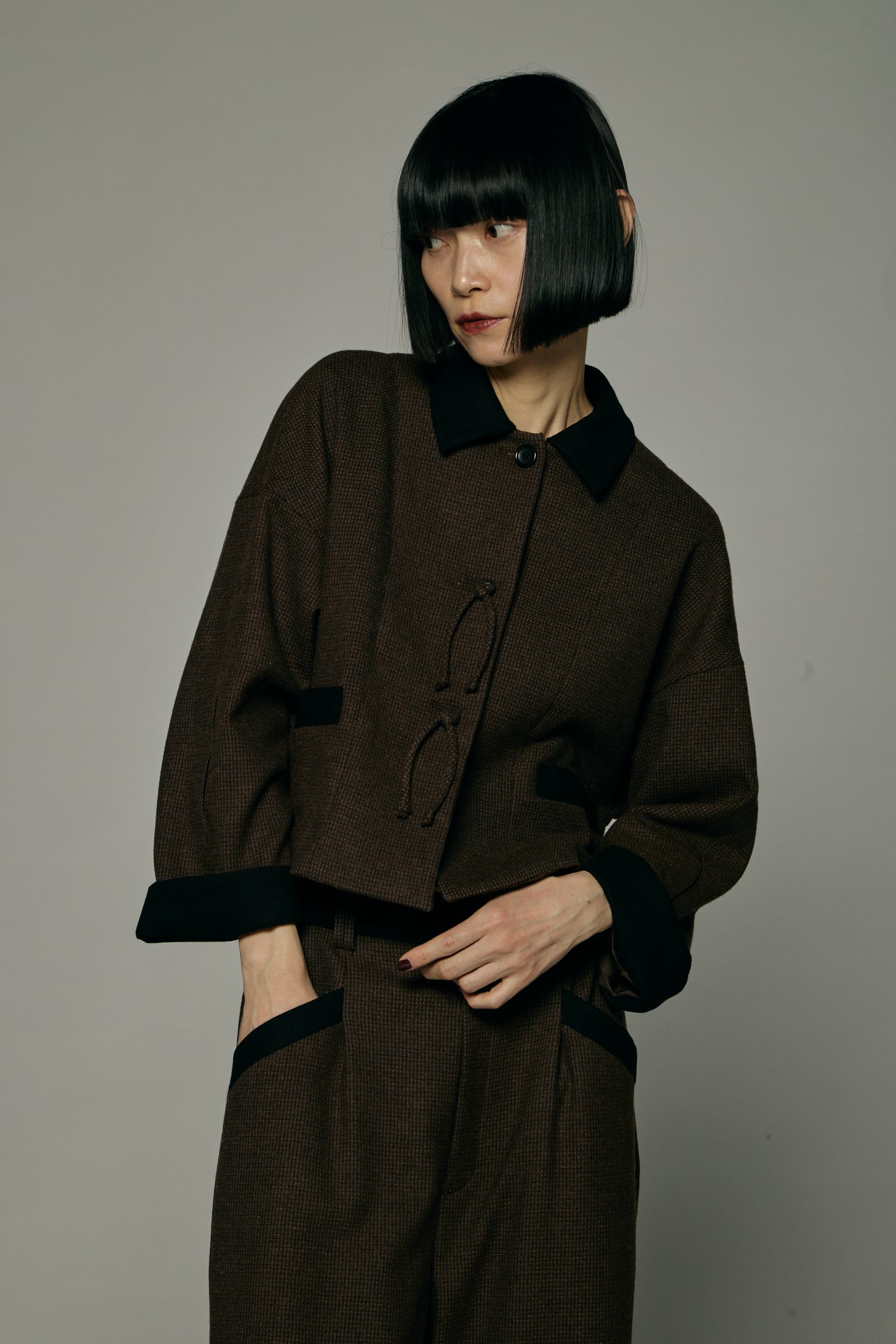 Pleated Sleeve Short Jacket / Brown