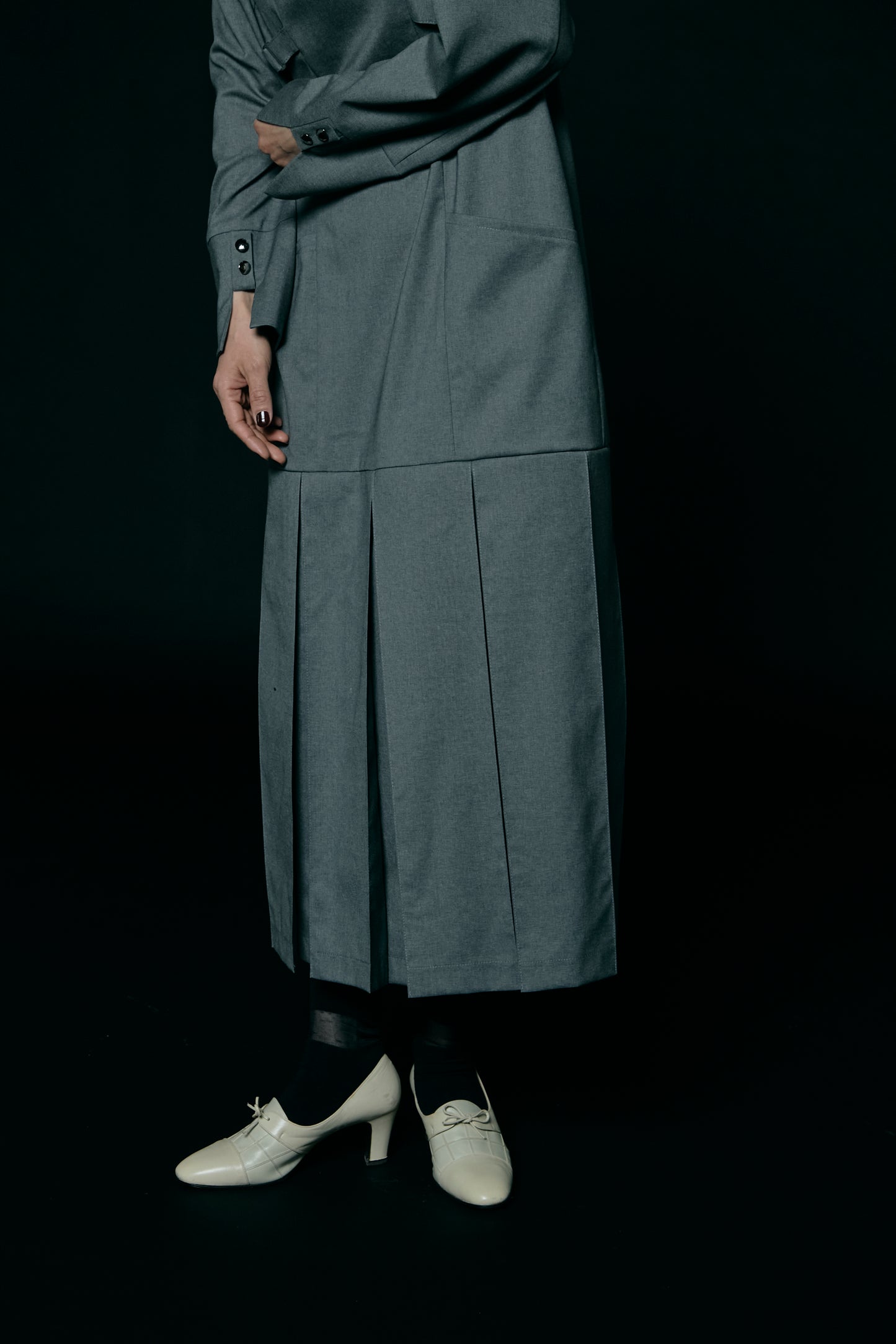 Pleated skirt dress / Gray