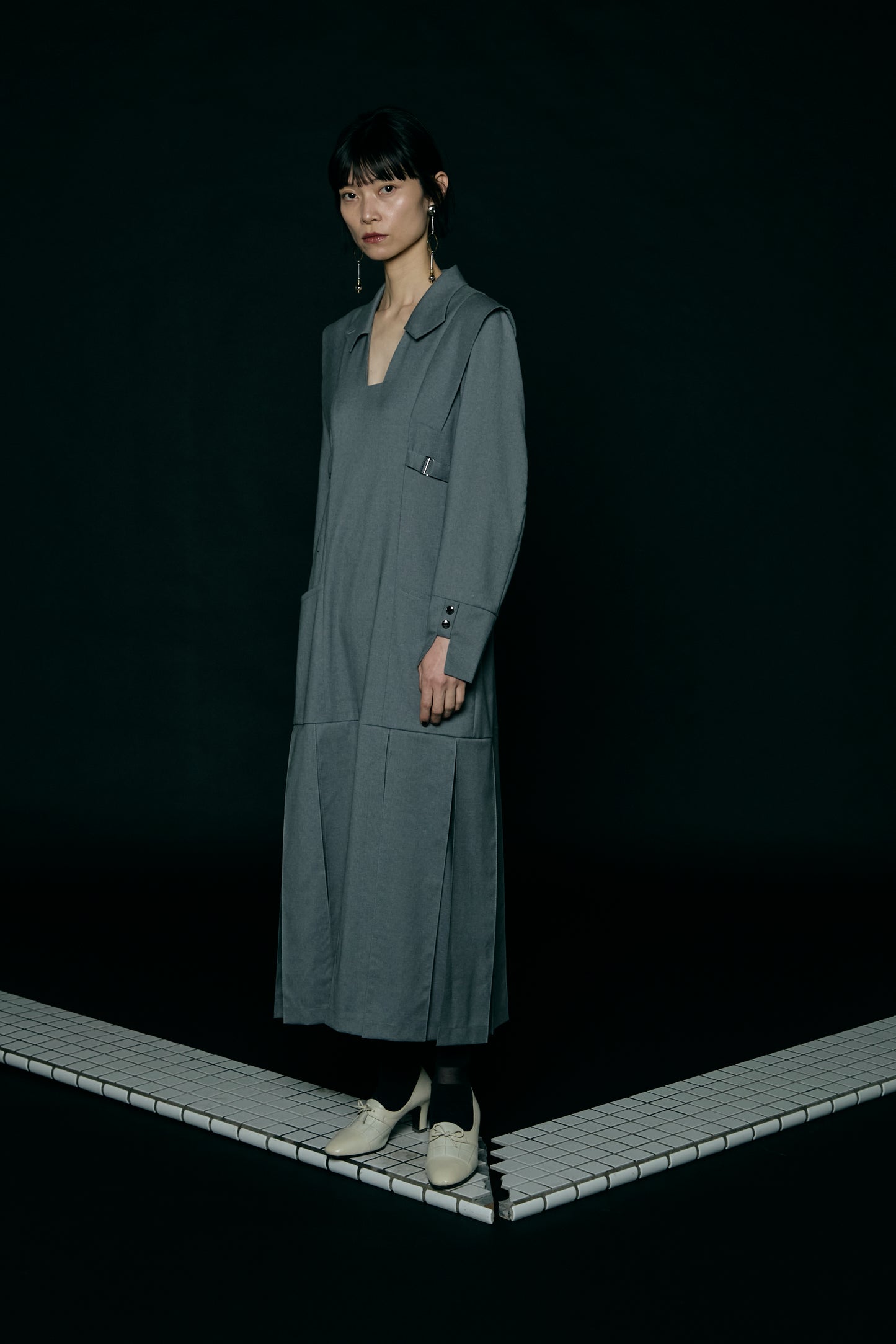 Pleated skirt dress / Gray