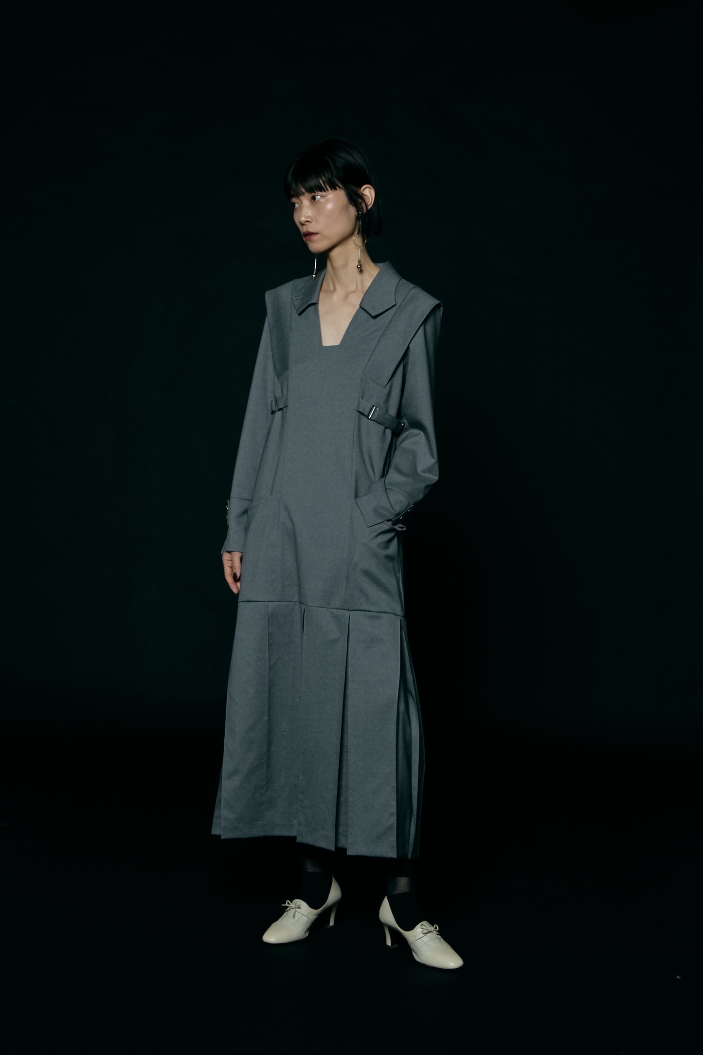 Pleated skirt dress / Gray