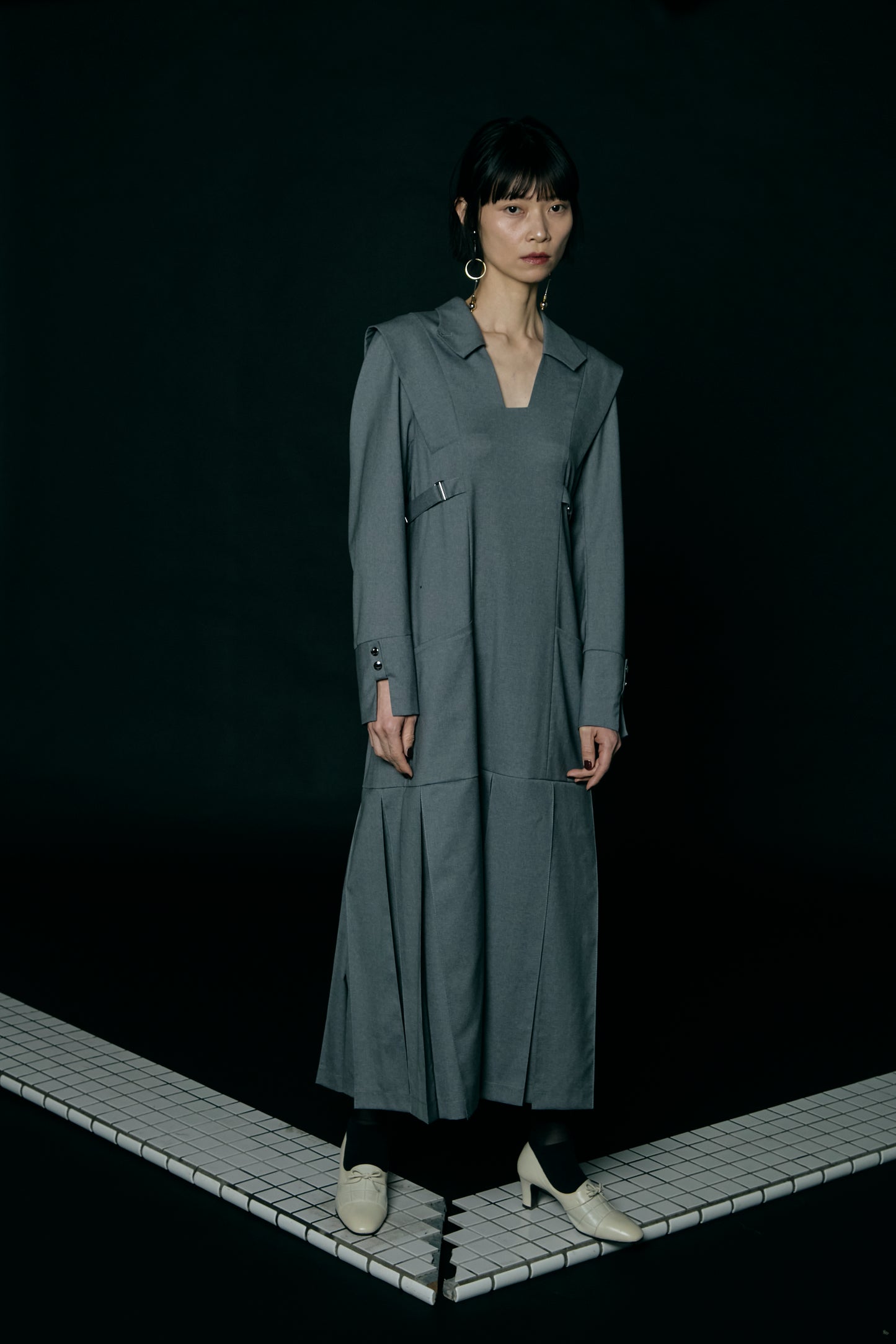 Pleated skirt dress / Gray