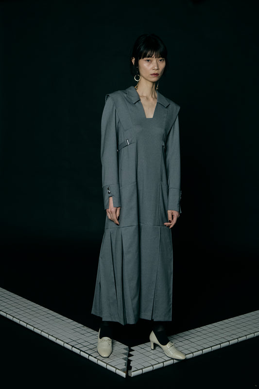 Pleated skirt dress / Gray