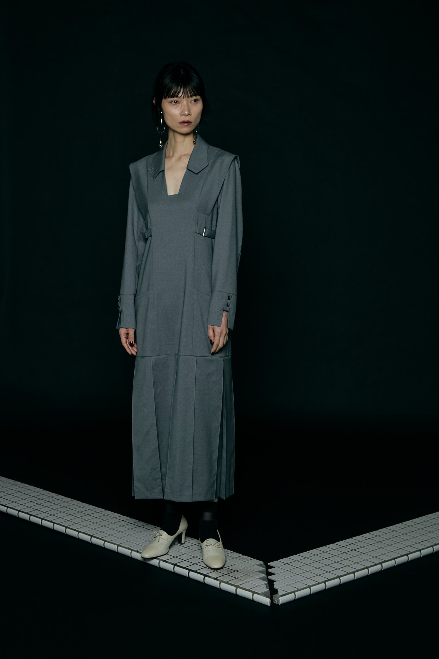 Pleated skirt dress / Gray