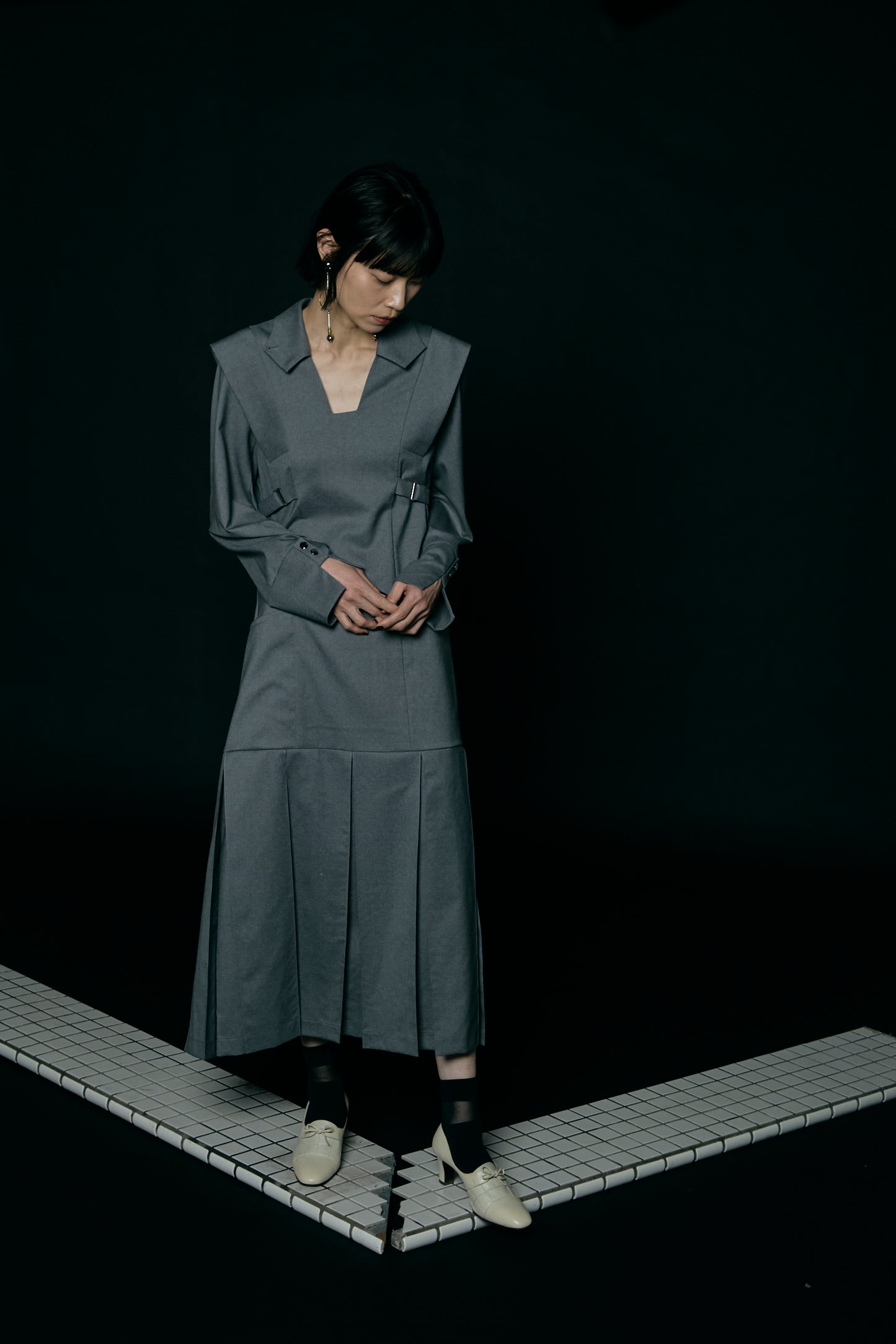 Pleated skirt dress / Gray