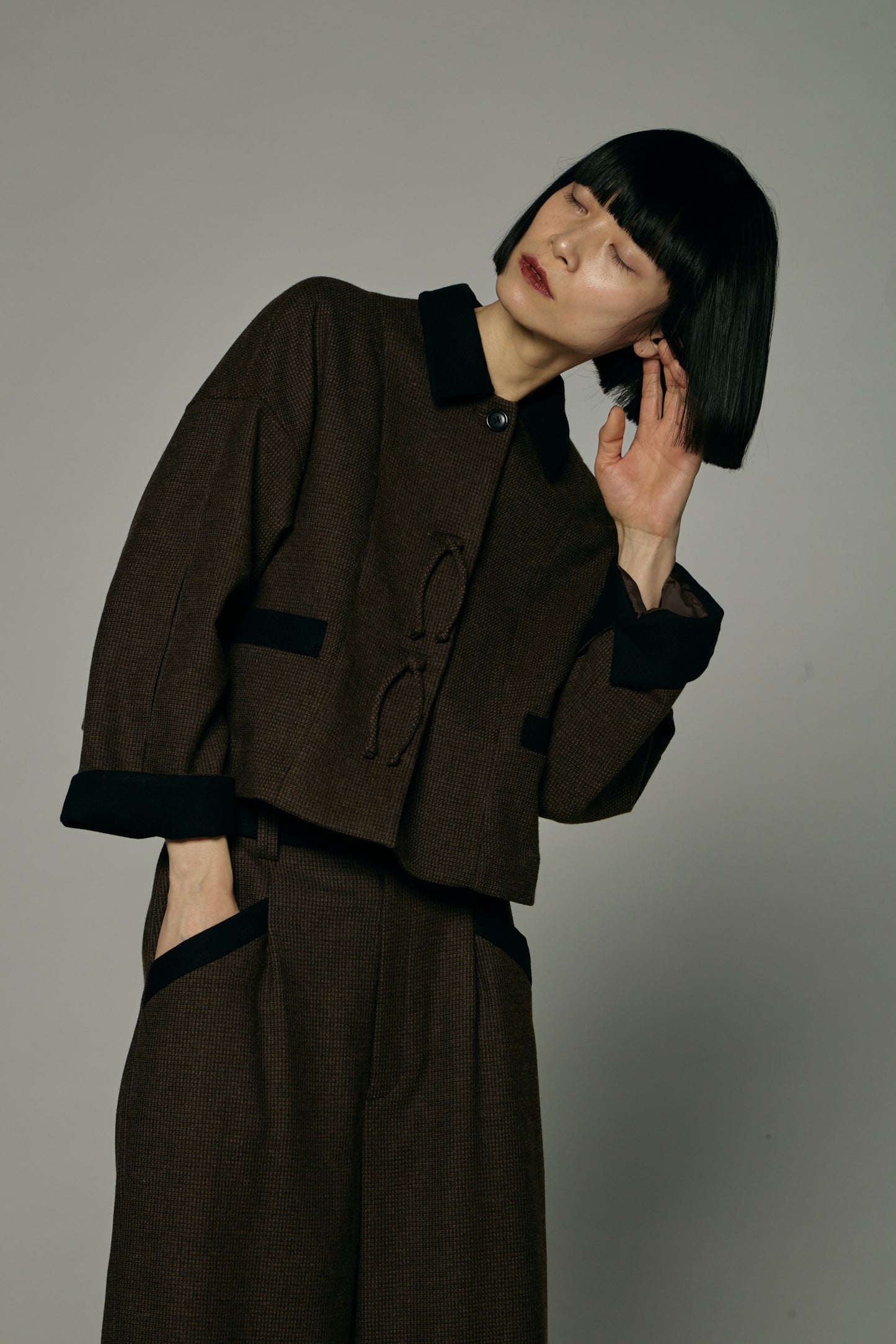 Pleated Sleeve Short Jacket / Brown