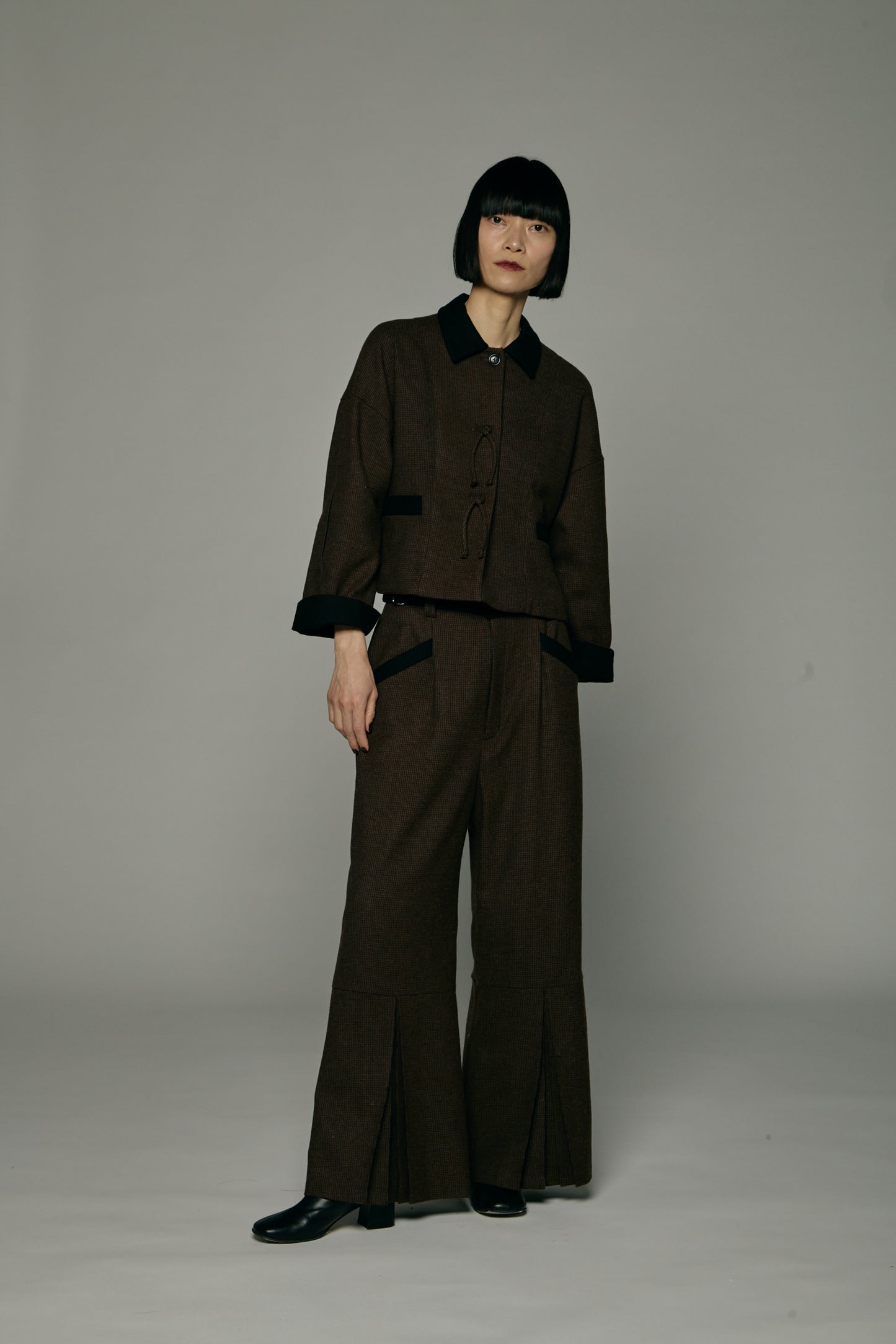 Pleated Sleeve Short Jacket / Brown