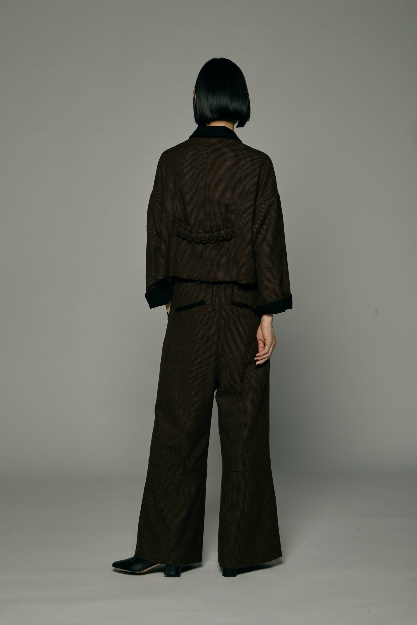 Pleated Sleeve Short Jacket / Brown