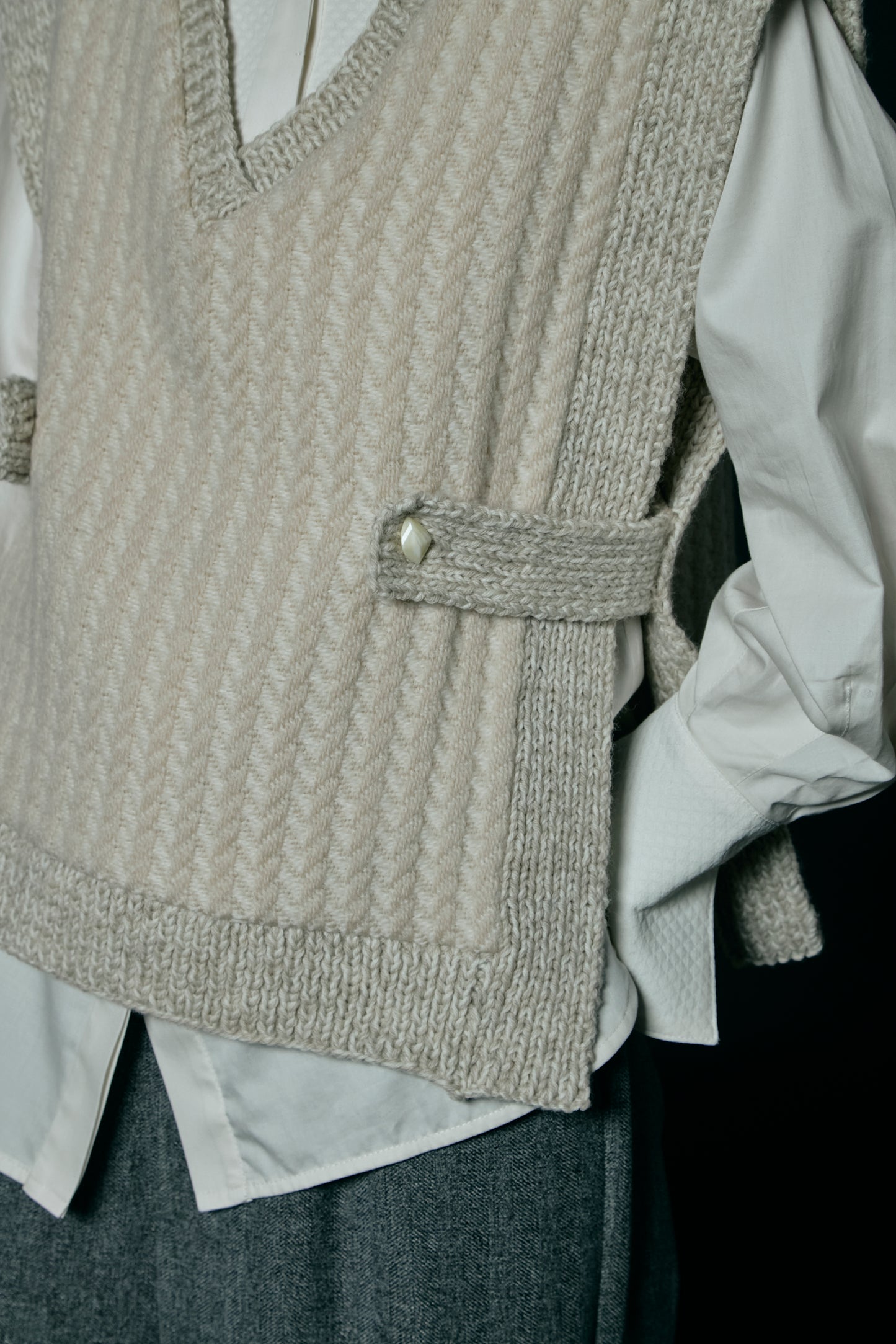 Herringbone knit vest / Ecru