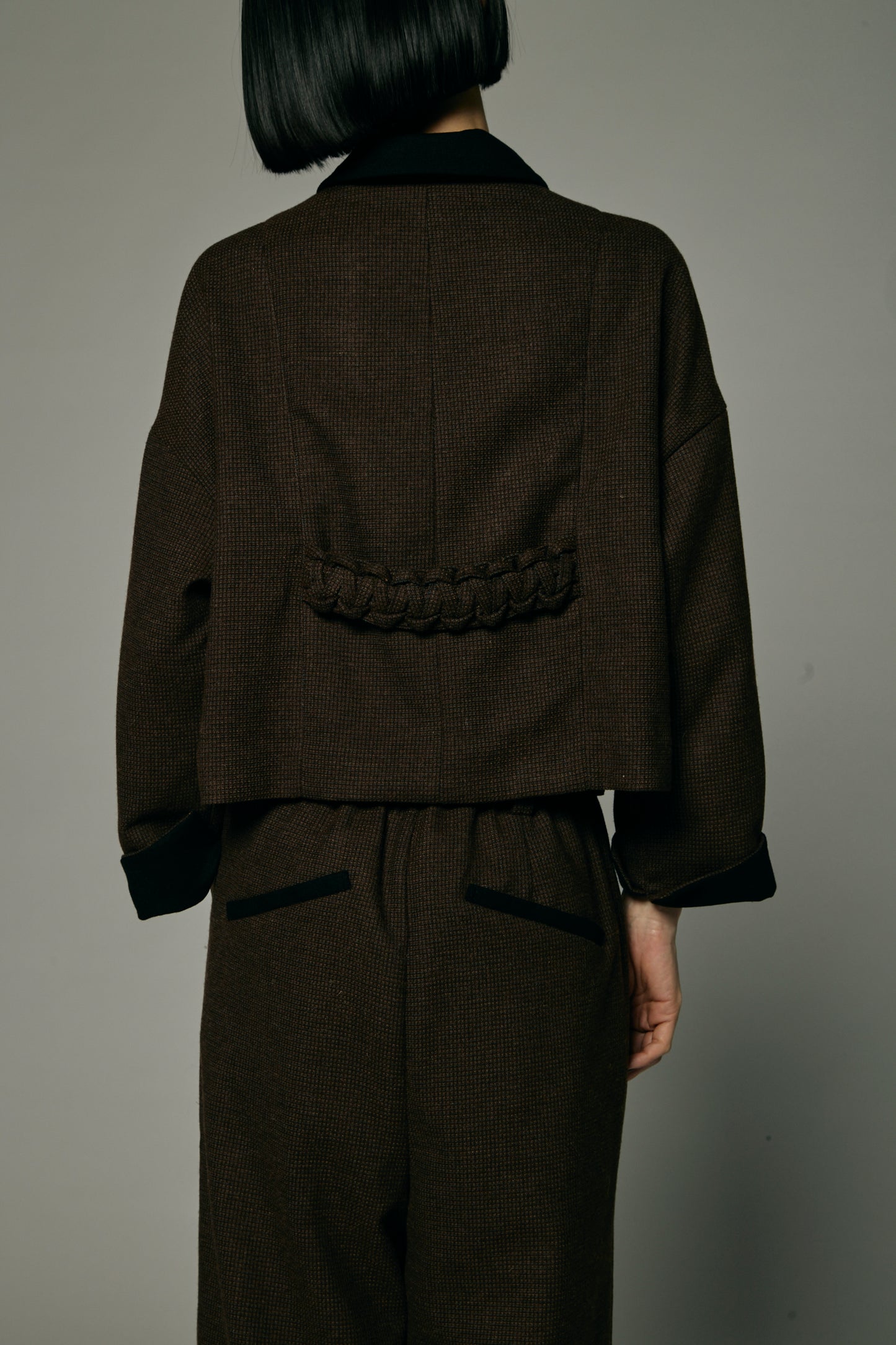 Pleated Sleeve Short Jacket / Brown