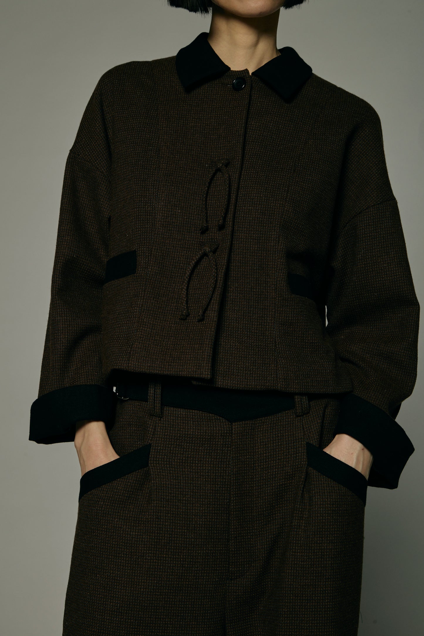 Pleated Sleeve Short Jacket / Brown