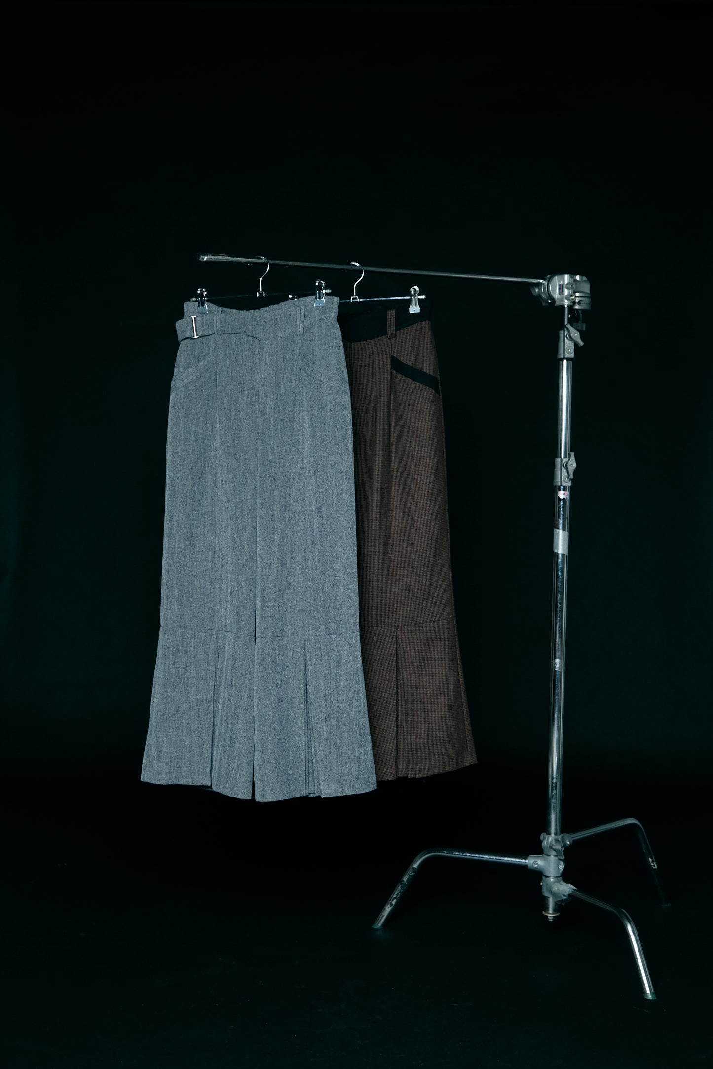 Pleated Wide Trousers / Gray