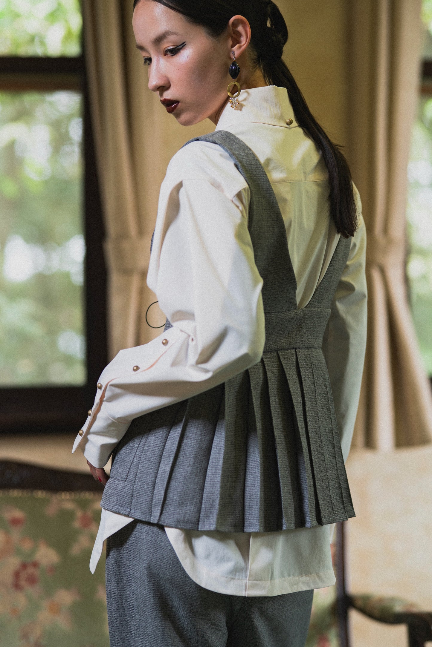 【Pre order】Lace up Pleated Vest / Gray