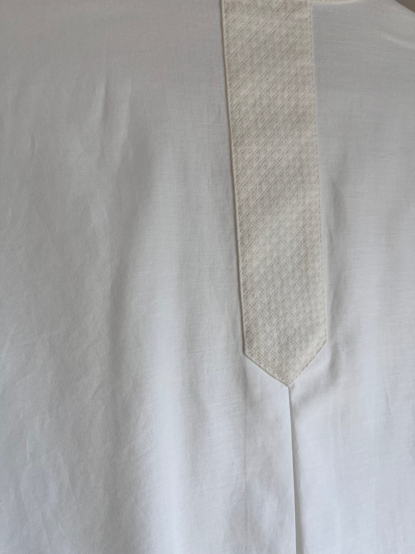 Quilted Jacquard Plastron Shirt / White