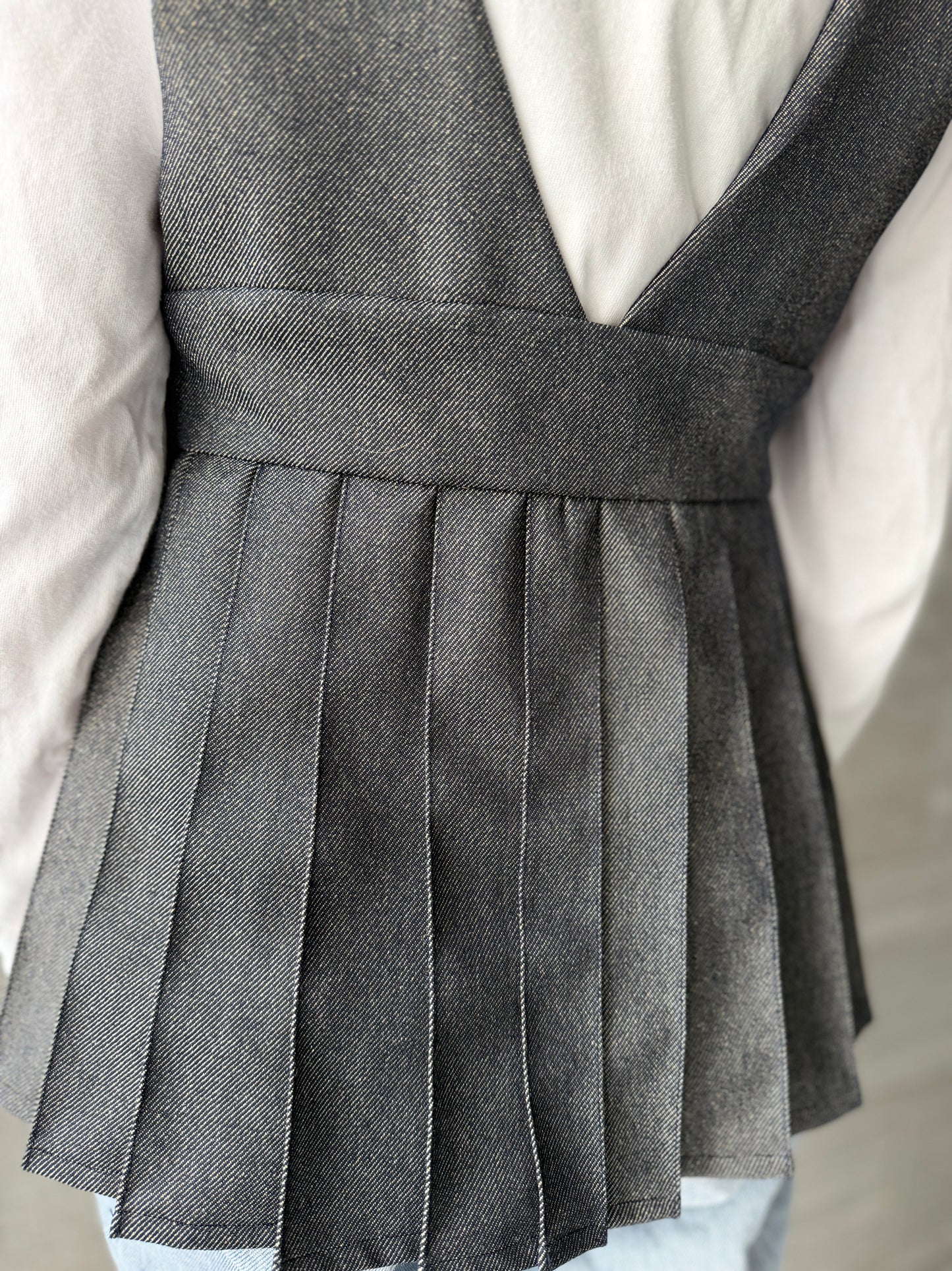 【Pre order】Lace up Pleated Vest / Navy