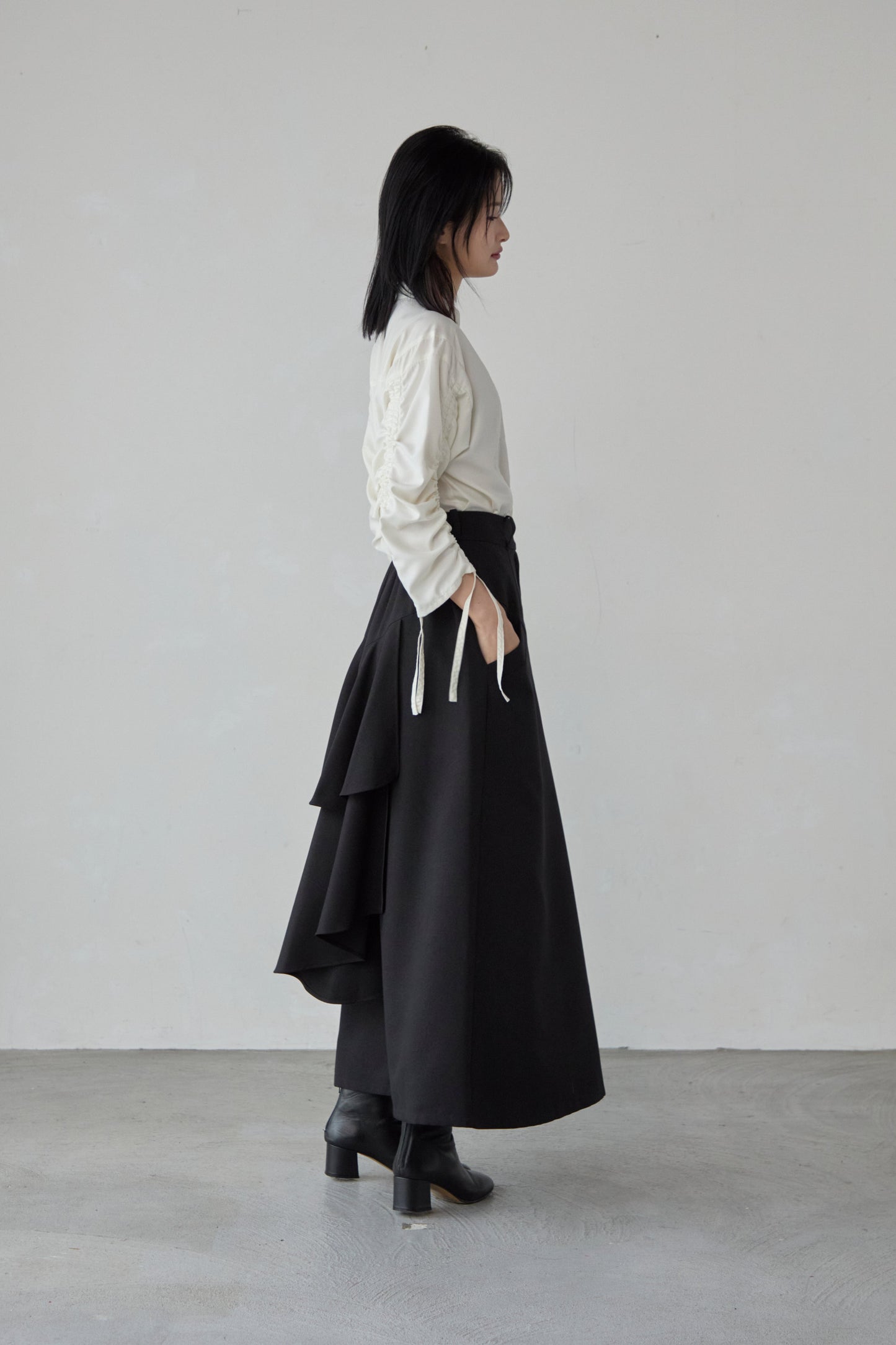 【Re order】Back ruffle skirt / Black