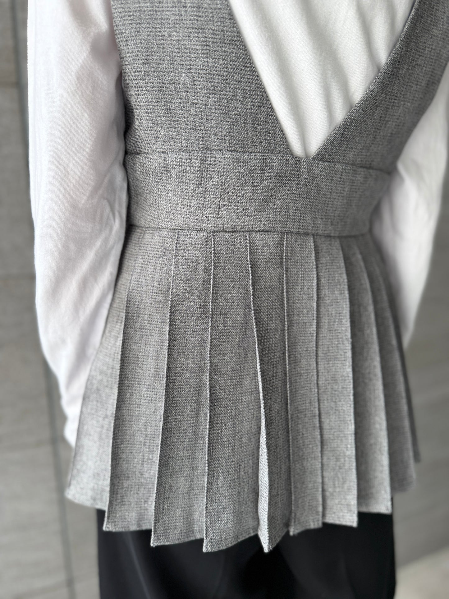 【Pre order】Lace up Pleated Vest / Gray